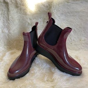 Burgundy platform rain booties size 10